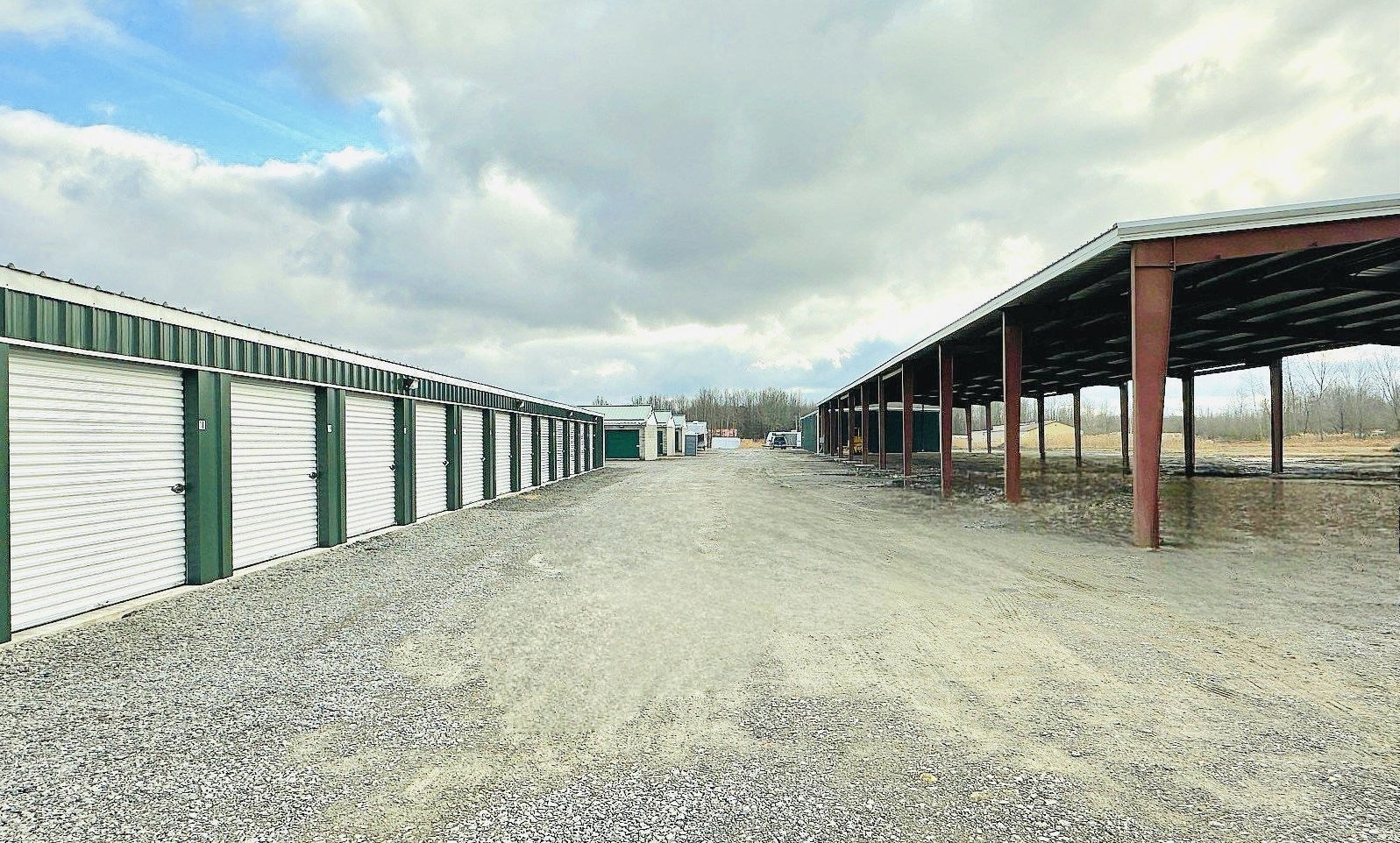 Secure self storage and covered outdoor parking in diamond OH